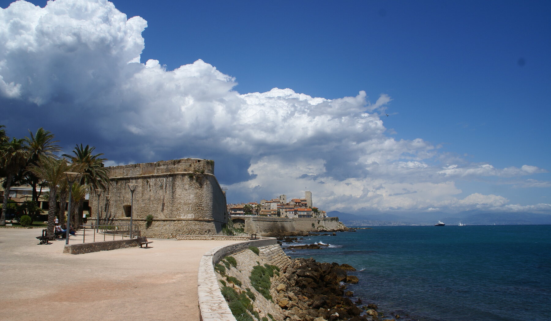 Remparts et littoral d’Antibes