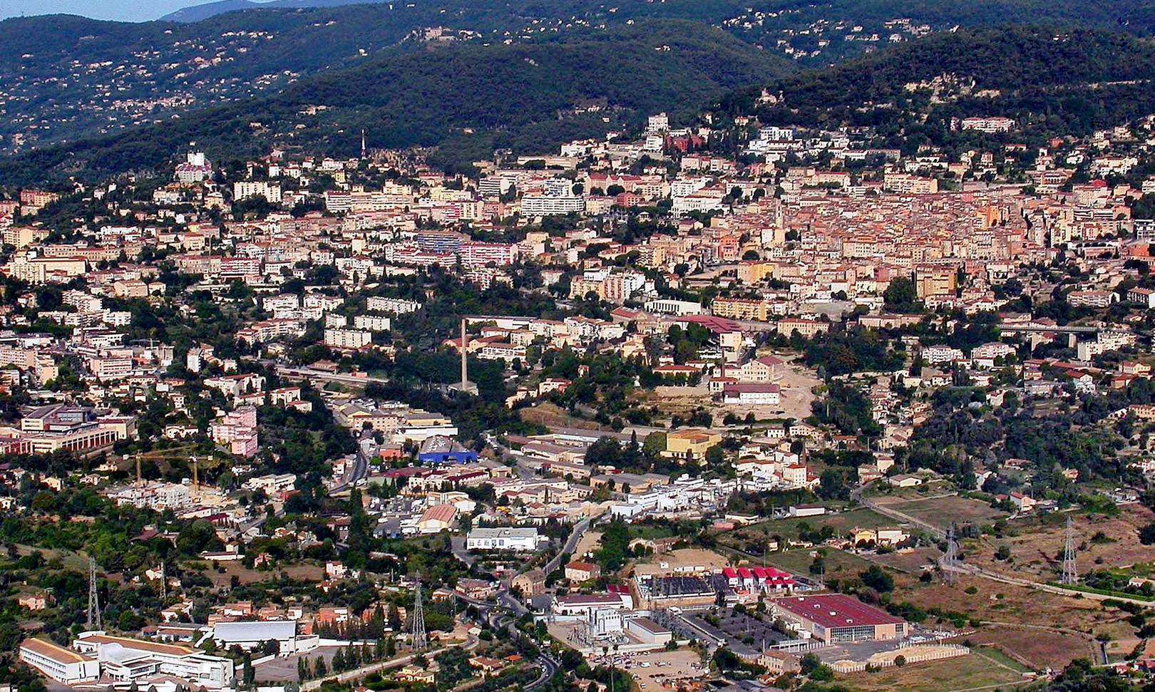 Vue de Grasse et des collines des Alpes-Maritimes